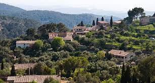 The mountain village of galilea in the southwest is an attractive alternative to the busy holiday resort towns along the coast, offering the experience of authentic mallorca at its best! Galilea Mallorca Entdecken