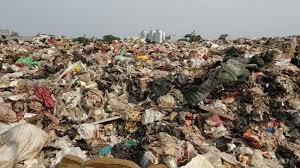 Sudah tiba masanya kerajaan malaysia meletakkan tanggungjawab menguruskan sampah dan sisa pepejal ke atas bahu rakyat malaysia, dengan sistem kutipan sampah yang lebih ketat serta saman besar ke atas rumah yang tidak dapat. Menumpuk 5 Meter Gunung Sampah 10 Hektar Di Permukiman Tugu Selatan Bikin Pusing Warga Tribun Jakarta