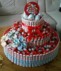 Torte Aus Kinderriegeln Sussigkeitentorte Kinder Riegel Geschenke Selber Machen Sussigkeiten