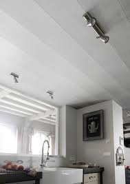 Avec Ses Lames De Longueur Reduite Et Ses Motifs Bois Subtils Easytop Est Parfait Pour Les Poses Plafond Ou Sous Les P Pvc Plafond Plafond Lambris Pvc Plafond