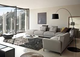 Inspo Gri Koltuk Lambader Siyah Cam Cerceveleri Minimalist Oturma Odalari Oturma Odasi Tasarimlari Tasarim Oda