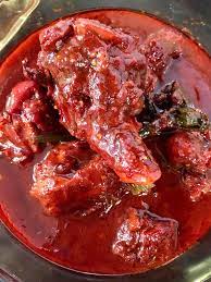 5 biji bawang merah saiz bola pingpong * 6 ulas bawang putih * 1 1/2 inci halia ( sedap guna halia muda ) * 1 inci kunyit hidup * 4 batang serai diketuk saiz sederhana kecil; Pertama Kali Masak Sup Tulang Merah Singapura Ni Nasib Baik Sedap Aku Sis Lin