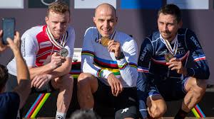 Die drei erstplatzierten in der abfahrt, im riesenslalom und im slalom erhielten nebst den olympiamedaillen. Swiss Cycling