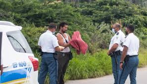 Sponge on the run (2020) dubbing indonesia. Unknown Man In Front Of The Governor S House English 24ora Com