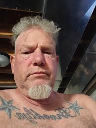 guys.. I'm 1 and a half month sober from beer.. im glad I stopped because  beer is no good for me..