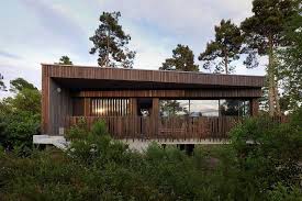 La Facade En Bois Et Le Toit Vegetalise D Une Maison Cosy Maison Maison Cosy Facade Bois