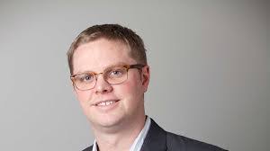 Bethany Hutton's Instagram, Twitter & Facebook