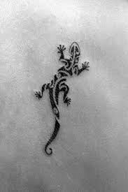 The gecko is supposed to have supernatural powers, and is regarded by polynesians with fear and awe. Maori Tattoo Gallery Zealand Tattoo Lizard Tattoo Gecko Tattoo Neck Tattoo