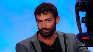 Gianni sperti ha pubblicato un nuovo post che riguarda la sua quarantena: Gianni Sperti Fa I Conti Con Il Passato Attaccato Da Dama Uomini E Donne