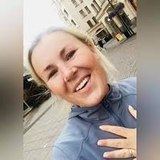 Godmorgon! Snart är det fredag!! 😃🌹🌦, #rosesintherain #nyttalbum