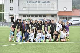 Maybe you would like to learn more about one of these? Arna Bjornar Vil Skape Ellevill Fotballfest For 2000 Barn Og Unge