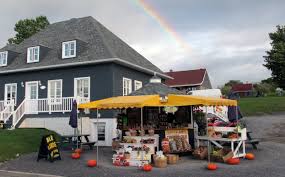 Ferme Guillaume Letourneau Ferme Gl Ile D Orleans Produits Du Terroir Confitures Fruits Legumes Tour De L Ile D Orleans Produ Outdoor Decor Quebec Decor