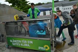 Https Www Xn Padergrn D6a De 2014 05 Gruene Radwaschstrasse Umlagert Auf Dem Fahrradtag Glaenzend Fuer Ein Gutes Klima