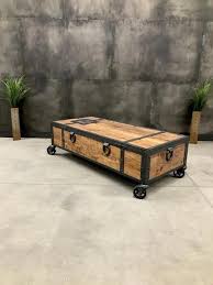 Industrial Locking Chest Rustic Coffee Table Storage Bench Etsy Rusticloft Ideias Para Mobilia Moveis Estilo Industrial Moveis Industriais