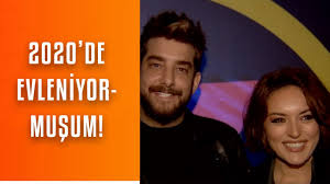 4 aydır mustafa aksakallı ile aşk yaşayan oyuncu ezgi mola'dan, alice müzikali sonrası sevgilisi ile aşk pozu geldi. Ezgi Mola Evlilik Haberleriyle Ilgili Ne Dedi Youtube