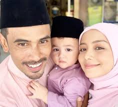 Yelah hubungan dia dengan bekas tunang pun dah okay kan. Remy Ishak Nafi Bercinta Dengan Model Hot Fm