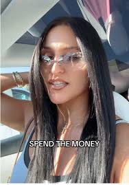 Sabrina Goodson (@sabrinagoodsonn)