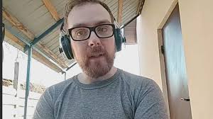 Glasgow man stranded in Ukraine with wife and son