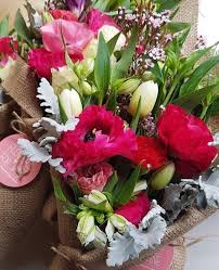 Get Order Flowers Online In Melbourne At Flower For Jane If You Re Looking To Spoil Your Special Same Day Flower Delivery Order Flowers Online Flower Delivery
