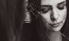 Julia, Couch und ein Striplight