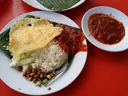 Sempat juga saya bertanyakan resepi ayam goreng yang nampak simple tu. It S Never Short Of Utterly Delicious Review Of Nasi Lemak Bumbung Petaling Jaya Malaysia Tripadvisor