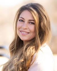 Mary Dumler's Instagram, Twitter & Facebook