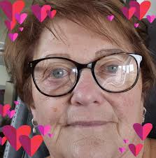 Hi everyone, I did a Biab course last month and I'm really struggling with  short nails. I had a few nail biters but the Biab didn't seem to stay