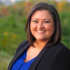 Michelle Bloomer's Instagram, Twitter & Facebook