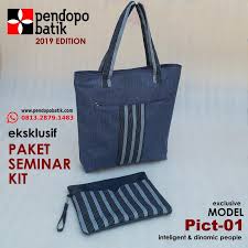 Dari pengrajin batik indonesia yang terbaik aneka pilihan model batik pria pada model baju batik atasan pria wanita bisa kamu jadikan pilihan terbaik untuk keseharian maupun acara. Paket Goodie Bag Seminar Kit Unik Murah Pendopo Batik