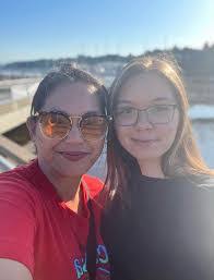 Melissa Mcpeek's Instagram, Twitter & Facebook