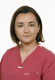 Czas przedstawić GINEKOLOGÓW pracujących w naszym Centrum Medycznym.  Zaczniemy od pani dr Renaty Łapy. Absolwentka Wydziału Lekarskiego  Collegium Medicum w Krakowie, dyplom i tytuł lekarza uzyskała w 2003 r. Od  2014 r.