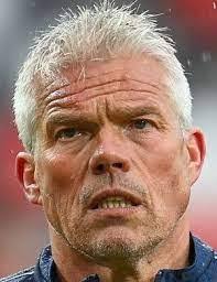 Lee Butler's Instagram, Twitter & Facebook