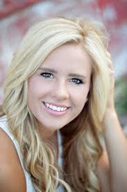 Elizabeth Agee's Instagram, Twitter & Facebook