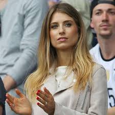 Traurige Nachrichten Von Cathy Hummels Cosmopolitan In 2020 Cathy Hummels Traurig Cosmopolitan