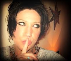 Julia Windham's Instagram, Twitter & Facebook