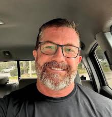 I am 59 years old from US, I live alone 😍 if you like me please contact  me.. I will fill your life with love❣️❣️