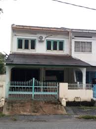 Headquartered in malaysia, the group has been in the financial services industry since 1968 through hong leong finance berhad and since 1982 through dao heng bank ltd. Double Storey Terrace House For Rent At Taman Ria Bercham Property Rentals On Carousell