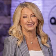 Kelly Austin's Instagram, Twitter & Facebook