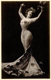 Anna Held Ca 1902 The Hourglass Common Law Wife Of Florenz Ziegfeld From 1905 Held Enjoyed Several Successes On B Vintage Beauty Fashion Vintage Fashion