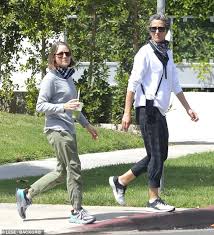 By ryan smith for mailonline. Jodie Foster And Wife Alexandra Hedison Go For A Stroll In The Sunshine Daily Mail Online