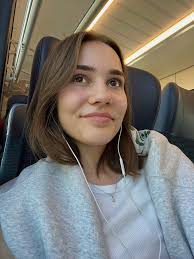 Laura (@laura.janis) • Instagram photos and videos