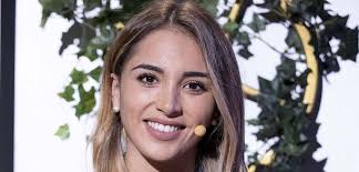 Una exconcursant catalana de 'Las tentaciones', ingressada a l'hospital:  “No saben què tinc”