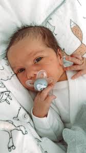 Nå blir de en familie på seks, hvor jan vil være biologisk far til to av barna. Vart Lille Mirakel Kristin Gjelsvik