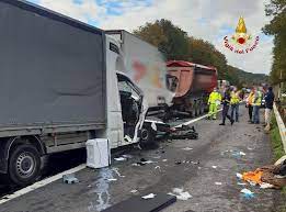 Quattro i feriti nell'incidente avvenuto intorno alle 16.30 tra melegnano ed il bivio per la tangenziale ovest (verso milano), uno di loro è grave: Autostrada A1 Tratto Chiuso Fra Incisa Reggello E Firenze Sud Per Incidente Riaperto Dalle 15 15 Firenze Post