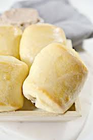 Using a stand mixer fitted with a dough hook, combine yeast mixture, milk, and 1/2 cup of sugar. Texas Roadhouse Rolls With Cinnamon Honey Butter Sweet Pea S Kitchen