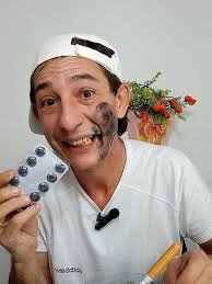 Passando Carvão Na Cara