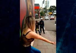 Related to ok menina dancando. Video Jovem Bebada Bate Carro Em Poste Danca Na Rua E E Presa Sbt
