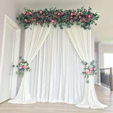 Kamu hanya membutuhkan altar terbuka dari kayu dan dihiasi bunga dan dedaunan. Diy Dekorasi Pernikahan Low Budget Di Masa Pandemi