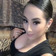 Hiii everyone! I'm looking for a trustworthy and honest bilingual realtor.  Any suggestions or personal recommendations? I'd really appreciate your  help 🙂