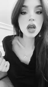 Susy Zeno (@zenosusy)